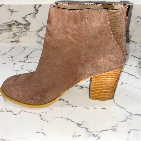Urban Outfitters taupe faux suede boots, size 10 - Picture 6 of 10